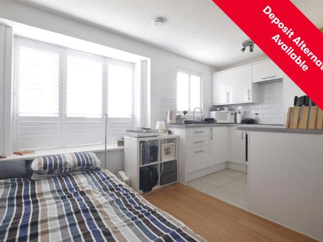 Dowding Way, Gloucester GL3 Studio to rent £750 pcm £173 pw