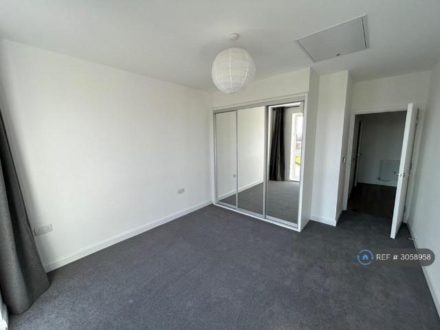 Dower Court, Wokingham, RG40 1 bed flat to rent £1,500 pcm £346 pw