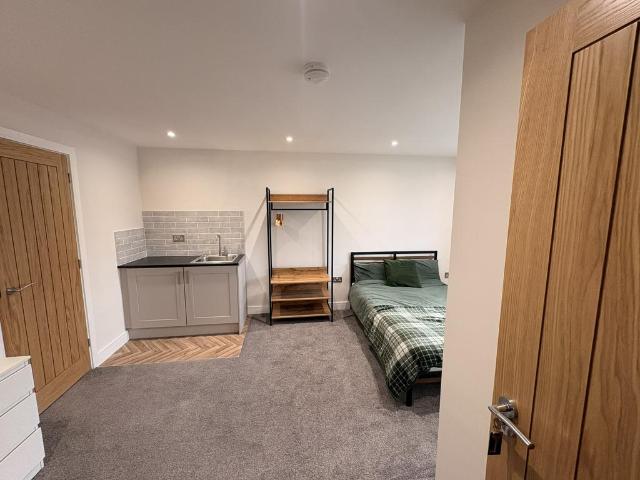 Dowles Road, KIDDERMINSTER 1 bed in a house share to rent £750 pcm £173 pw