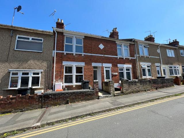 Dowling Street, Swindon SN1 2 bed terraced house to rent £1,100 pcm £254 pw