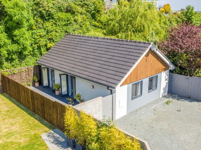 Down Lane PO30, 2 bed bungalow to rent, £1,225 pcm | PrimeLocation