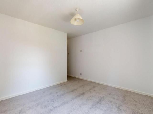 Downemead, Telford TF3, 2 bed flat to rent, £900 pcm | PrimeLocation