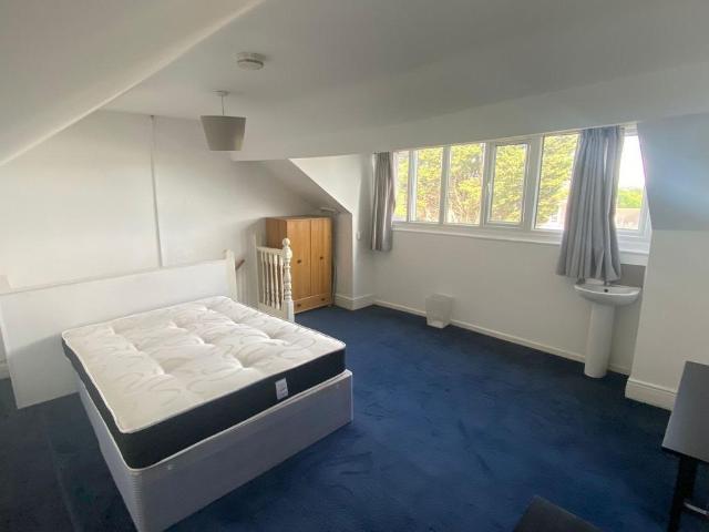 Downend Road, Bristol BS16 5 bed house to rent £3,125 pcm £721 pw