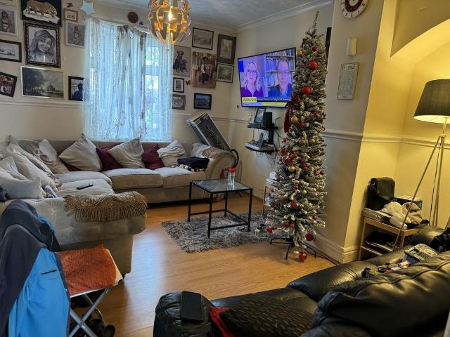 Downing Road, Dagenham RM9 3 bed terraced house to rent £2,150 pcm £496 pw
