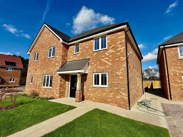 Downs View Park, Ringmer BN8 2 bed semi detached house to rent £1,700 pcm £392 pw