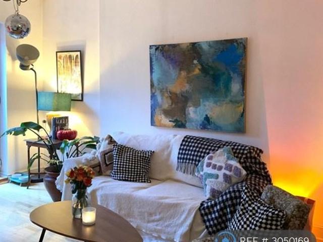 Downs Rd, London, E5 2 bed flat to rent £2,450 pcm £565 pw