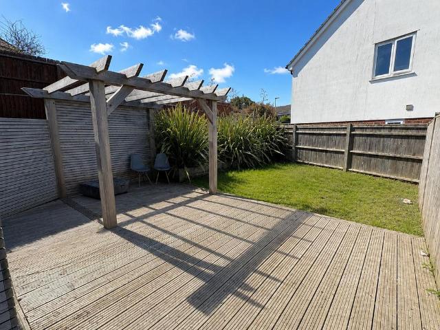 Downs Road, Hastings, TN34 2 bed ground floor flat to rent £1,075 pcm £248 pw