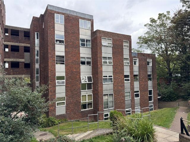 Downs Road, Luton, Bedfordshire LU1, 2 bed flat to rent, £1,100 pcm | PrimeLocation