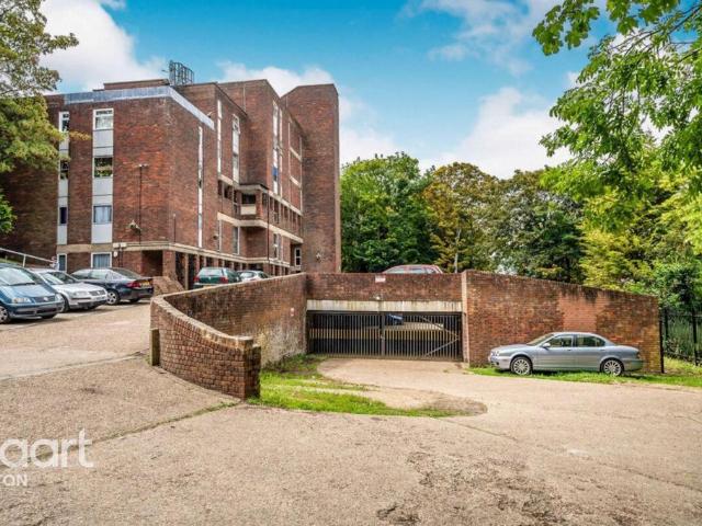 Downs Road, LUTON 2 bed flat to rent £1,250 pcm £288 pw