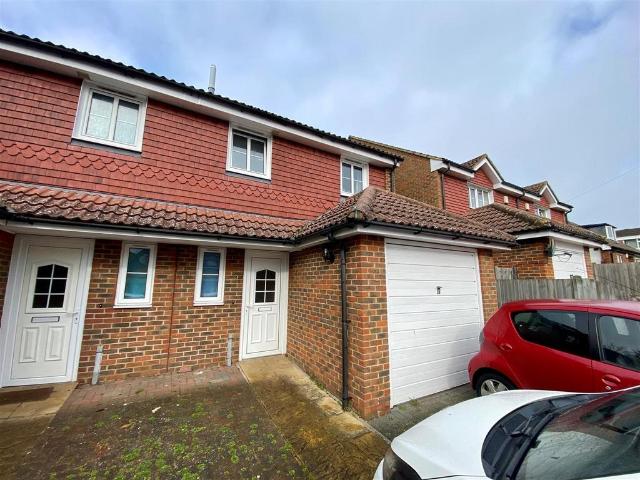 Downs Road Rooms available. 1 bed in a house share to rent £550 pcm £127 pw