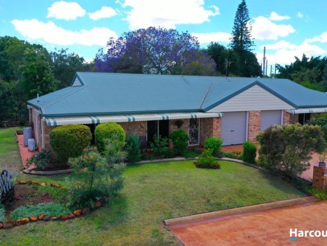 DOWNSIZE WITHOUT COMPROMISE DUPLEX STYLE LIVING WITH HINTERLAND VIEWS!