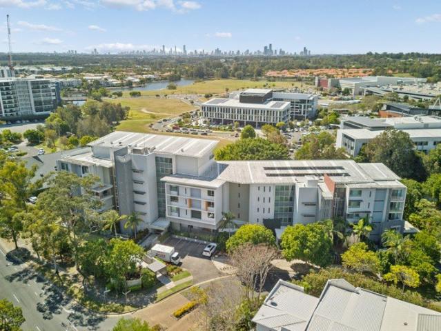 Downsizer's Dream: Ground Floor Corner Apartment with Massive Terrace & Resort Outlook