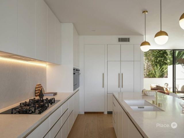 Downsizer's Dream | Spectacular Views | Private Lift | Rooftop Entertaining