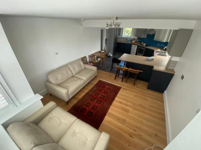 Downstairs flat, big garden &parking