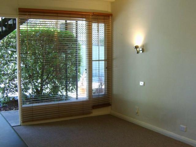 DOWNSTAIRS STUDIO APARTMENT