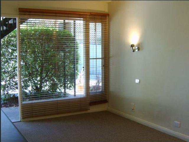 DOWNSTAIRS STUDIO APARTMENT