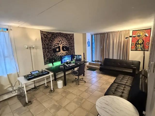 DOWNTOWN 12 AVE SW, FURNISHED PET Friendly — 2 Bedrooms Condo Unit