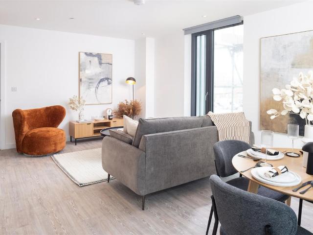 Downtown Victoria North M4, 2 bed flat to rent, £1,650 pcm | PrimeLocation
