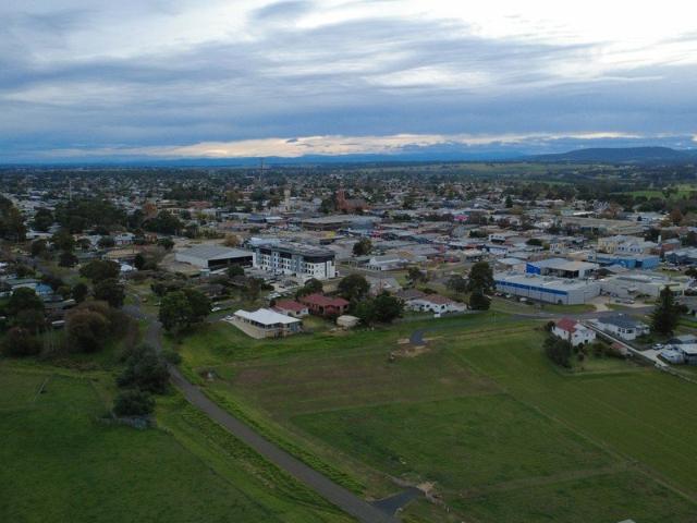 DOWNTOWN ALLOTMENT WITH RURAL VIEWS