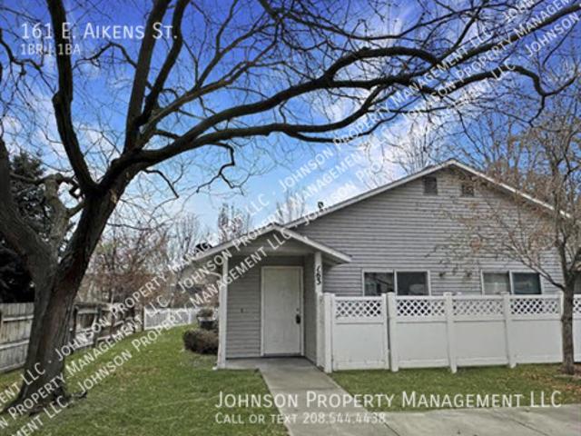 Downtown Eagle 1 Bedroom Apartment with Convenient Amenities