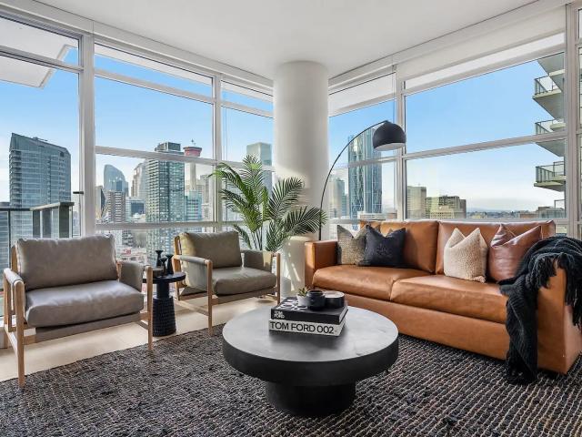 Downtown Luxury| 2 Bed, 2 Bath + Patio