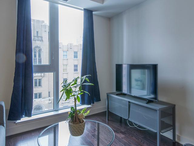Downtown Ottawa Furnished Condo Rental At 179 Metcalfe – Graceful 1 Bedroom Suite with Hardwood Floors and Great Building Amenities