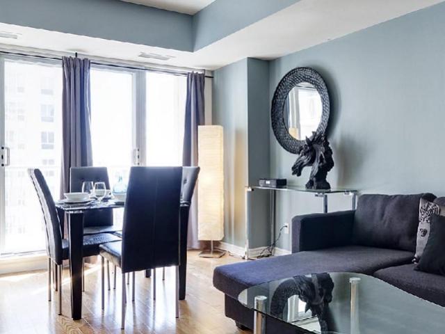 Downtown Rideau Furnished Condo Rental At Claridge Plaza I – Exquisite 1 Bedroom Suite with In Suite Laundry and Hardwood Floors