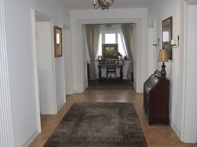 Downtown Stuttgart Mitte 3bdrm 160sqm Fitted Kitchen partially furnished parking space