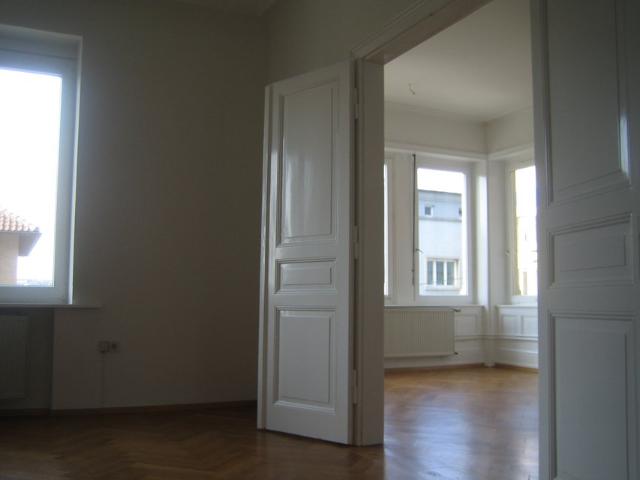 Downtown Stuttgart Mitte 3bdrm 190sqm Fitted Kitchen Garage parking space