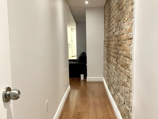 Downtown Superb 3 1/2 Furnished