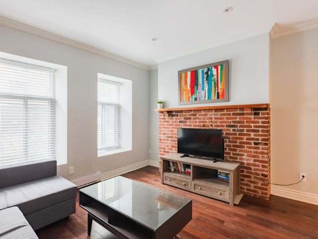 Downtown Superb 3Beds+2Bath On 2 Floors