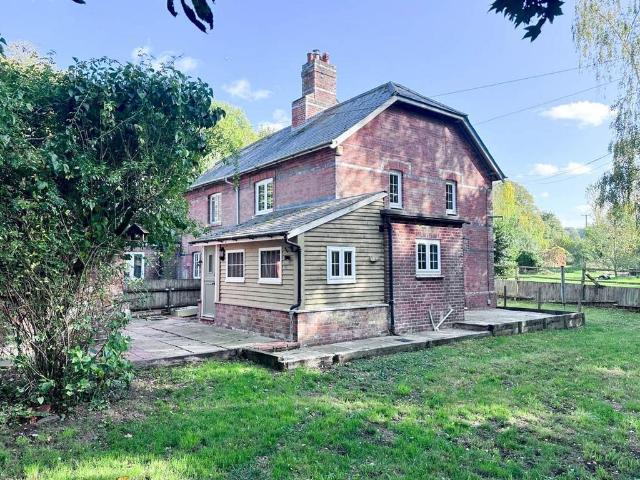 Downton, Salisbury SP5 3 bed cottage to rent £1,500 pcm £346 pw