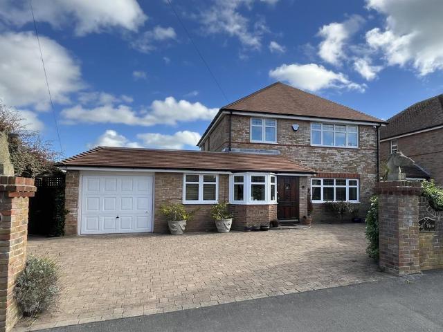 Downview Road, Felpham, Bognor Regis. 4 bed detached house to rent £2,400 pcm £554 pw