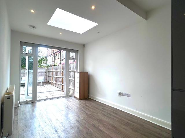 Dowsett Road, Tottenham, London N17, 2 bed flat to rent, £1,850 pcm | PrimeLocation