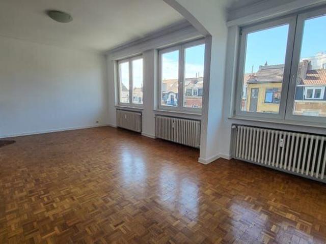 Ds petit immeuble superbe duplex rénové 2chs bureau 2 sdb