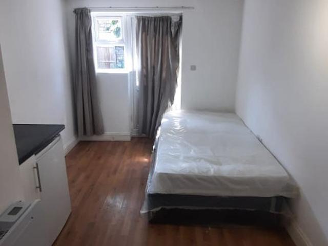 DSS Studio Flat Available in Bannockburn Road