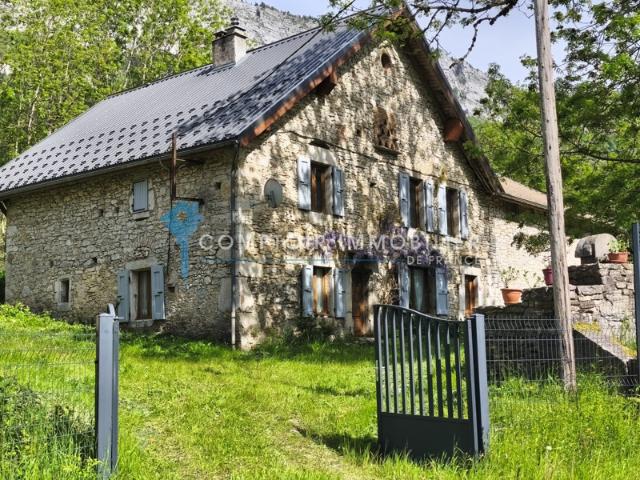 DPT 38 AUTHENTIQUE A VENDRE FERME A RENOVER