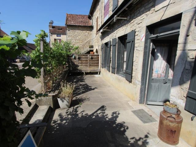 Dpt Côte d'Or 21, à vendre GISSEY SUR OUCHE maison de village P5 de 136 m², terrasse de 28 m²