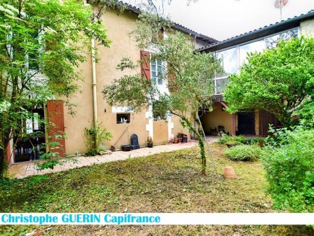 Dpt Charente 16, à vendre MONTIGNAC CHARENTE maison P9 de 230 m² Terrain de 1 048,00 m²