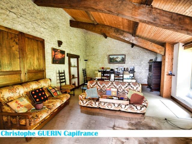 Dpt Charente 16, à vendre MONTIGNAC CHARENTE maison P9 de 230 m² Terrain de 1 048,00 m²
