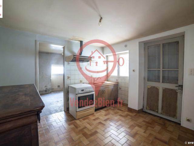 Dpt cher 18, à vendre Sainte Solange P2 de 67m2 avec dépen