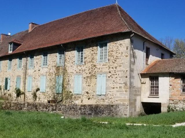 Dpt Creuse 23, à vendre FELLETIN propriété de 580 m2 Dépendances Terrain de 1ha 5841