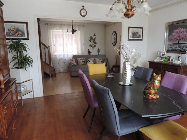 Dpt Ain 01, à vendre BOURG EN BRESSE, quartier Grand Challes, maison de 148 m² sur 2 niveaux possibilité 2 logements indépendants Terrain de 1 078 m²