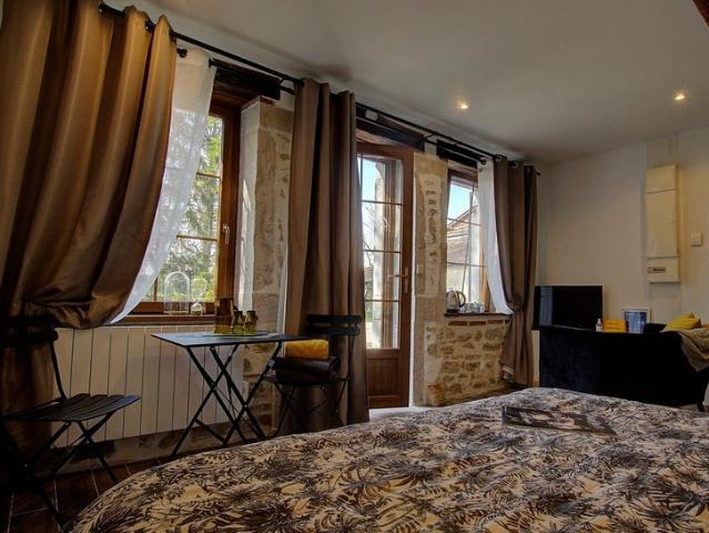 Dpt Ain 01, à vendre proche de MONTREVEL EN BRESSE moulin P28