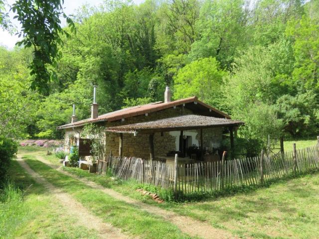 Dpt Ain 01, à vendre TORCIEU grangeon en pierres P2 d'environ 40 m² et terrain de 4362 m²