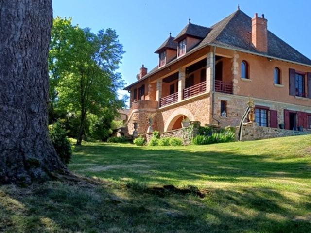 Dpt Allier 03: à vendre à Hérisson Maison entièrement rénovée de 190 m2 Terrain 2429 m2 Dépendances Piscine