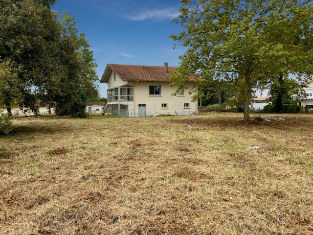 Dpt Gers 32 – À vendre BARCELONNE DU GERS – Maison P6 de 156 m² habitables + grand sous sol et garage de 106 m² sur 3 560 m² de terrain