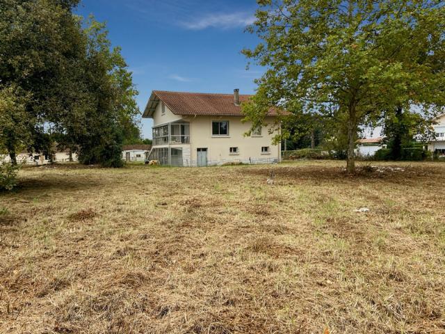 Dpt Gers 32, à vendre BARCELONNE DU GERS maison P6 de 156m² habitables + grand sous sol et garage de 106 m² sur 3560m² de terrain