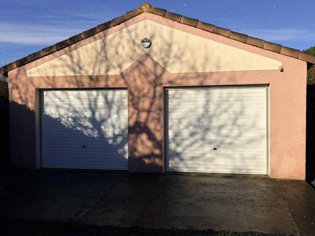 Dpt Gers 32, à vendre BARCELONNE DU GERS Maison T4 de plain pied sur 105 m² habitables + garage attenant et double garage non attenant sur 1193 m² de terrain, au calme