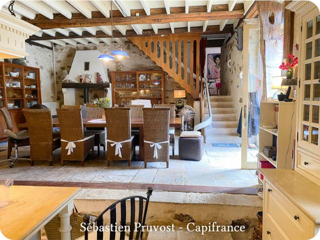 Dpt Dordogne 24, à vendre 11 pièces proche Thiviers 24 propriété de 325 m², terrain 22200 m², dépendance, piscine
